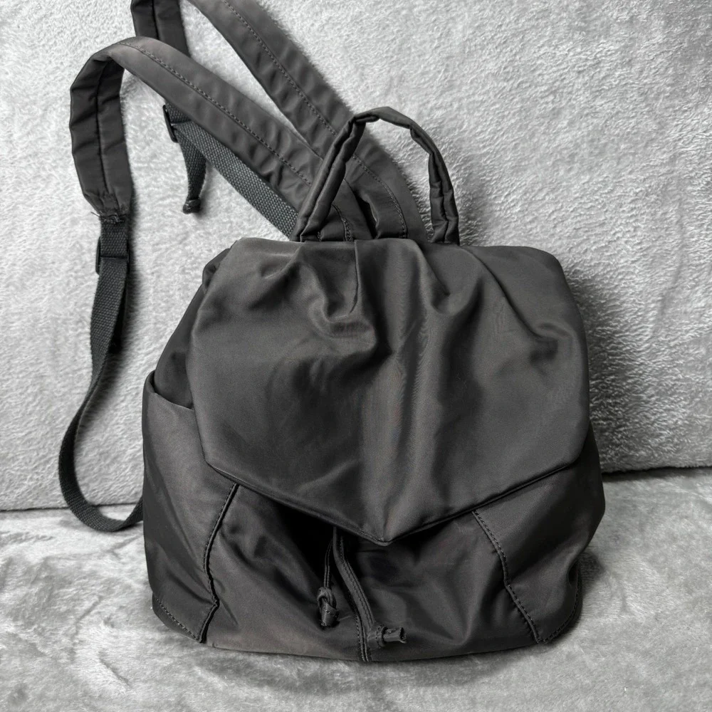 N/A sleek nylon